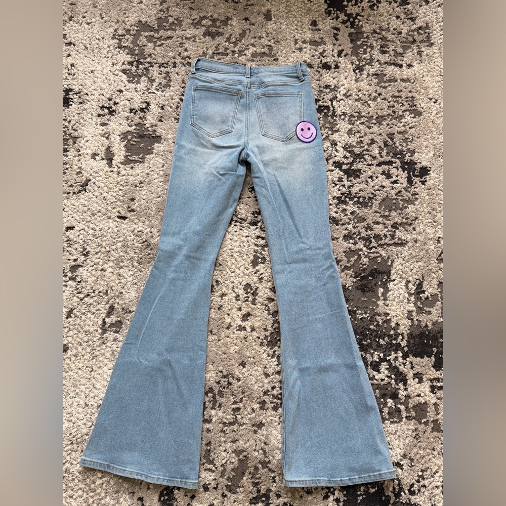 Fashion Nova Light Wash Smiley Patch Flare Jeans Size 3 - Picture 2 of 4